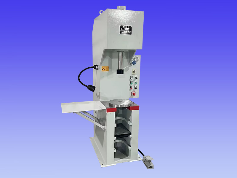  width='150' style='border:1px #CCCCCC solid; padding:2px'/><br />伺服液壓機</a></td><td align='center' style='line-height:180%;'><a href='product_250_pone__ptwo_' title='滾筒壓壓裝液壓機'><img src=uploadfiles/2024910/2024910104147526.jpg alt=